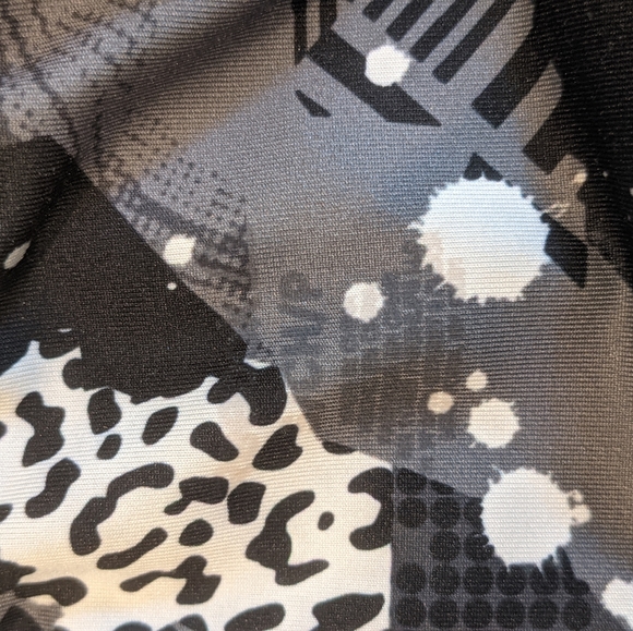 Size small Reebok Workout Capris - Picture 3 of 3